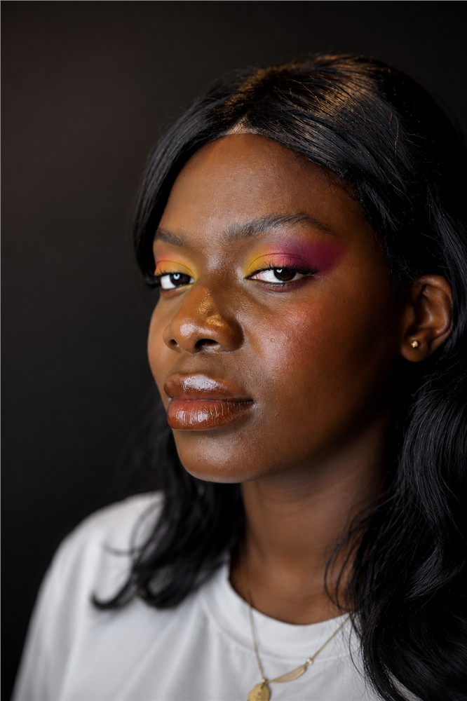 Editorial Makeup Look mit farbigem Augen-Makeup